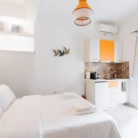 Cosy In The Petralona Neighbourhood *