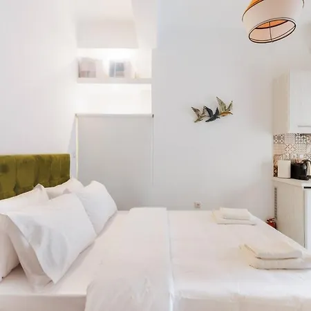 Cosy In The Petralona Neighbourhood